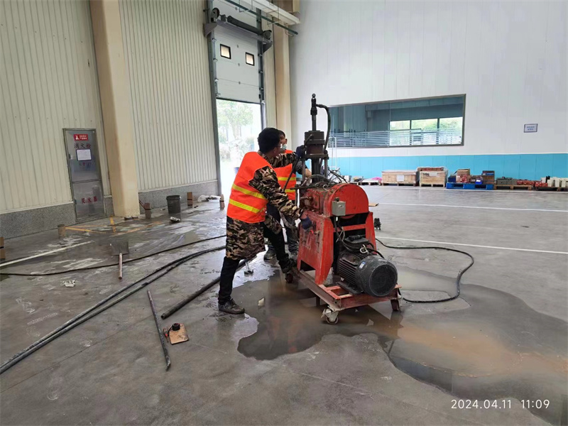 西陵厂房地面下沉塌陷注浆加固施工